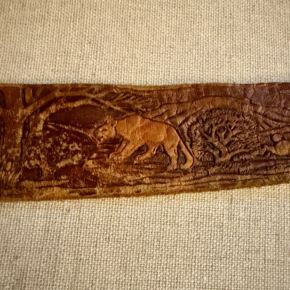 Be-Low the Belt vintage western style tooled leather and turquise buckle. - Picture 10 of 16